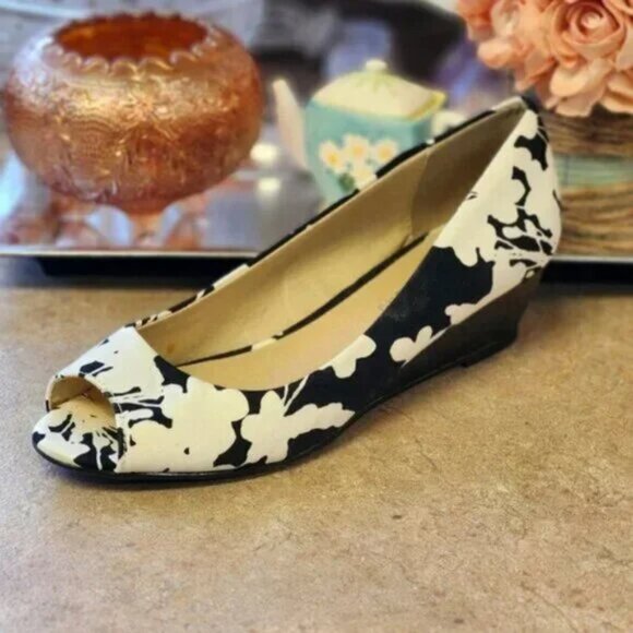 CL By Laundry Peep Toe Wedges - Picture 1 of 8